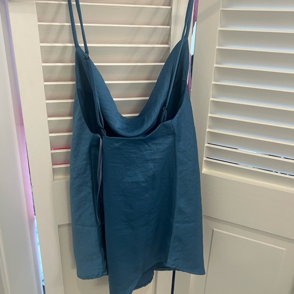 NWT LucyParis blue cowl neck top size xs - Picture 2 of 4